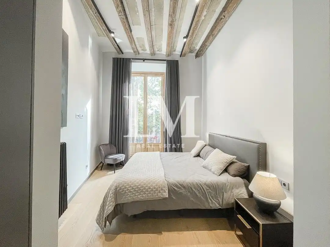 Dormitori de Apartament de lloguer en Barcelona amb Aire condicionat, Calefacció i Moblat