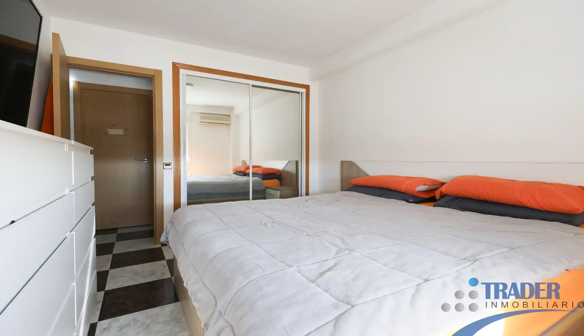 Habitación de Piso en venta en Fuenlabrada con Jardín privado, Terraza y Balcón
