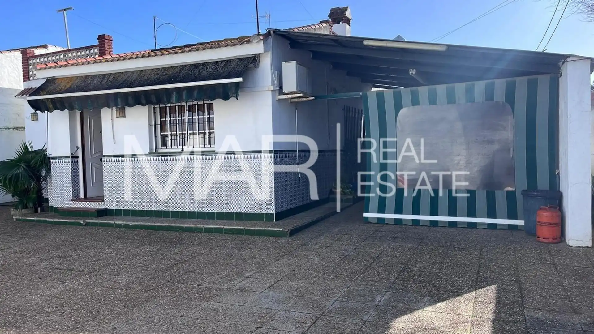 Exterior view of Houses for sale in Chiclana de la Frontera