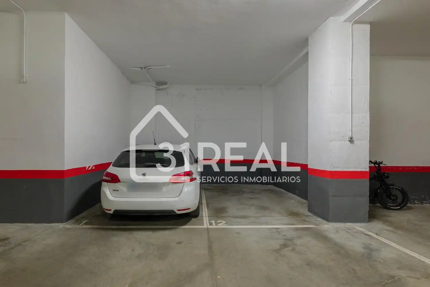 Parking de Piso en venta en Madrid con Calefacción, Jardín privado y Terraza