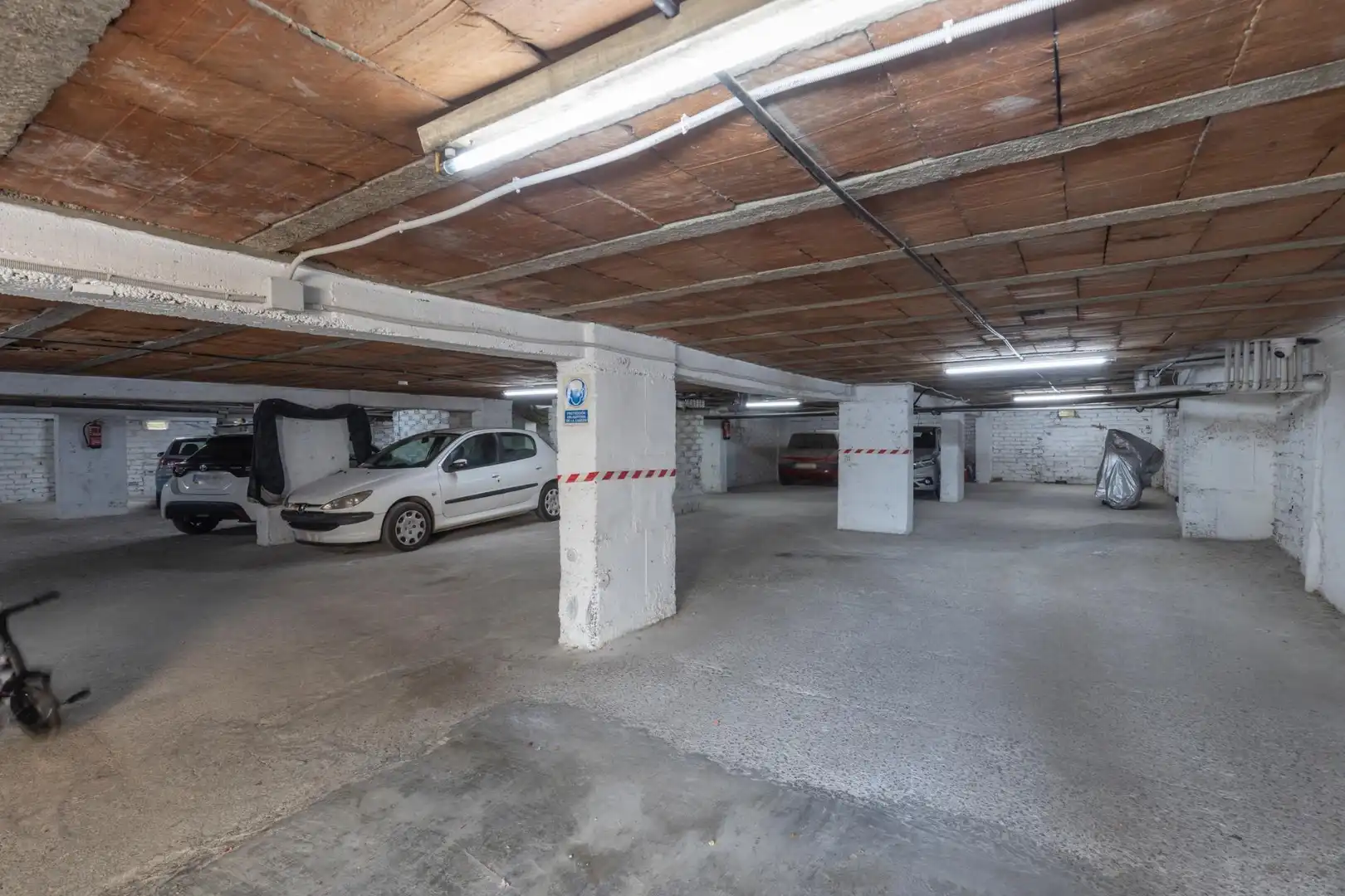 Parking of Flat for sale in Granada  with Air Conditioner and Balcony