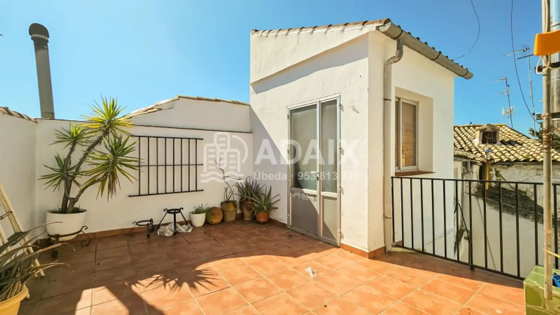 Vista exterior de Casa o chalet en venta en Úbeda con Calefacción, Terraza y Trastero