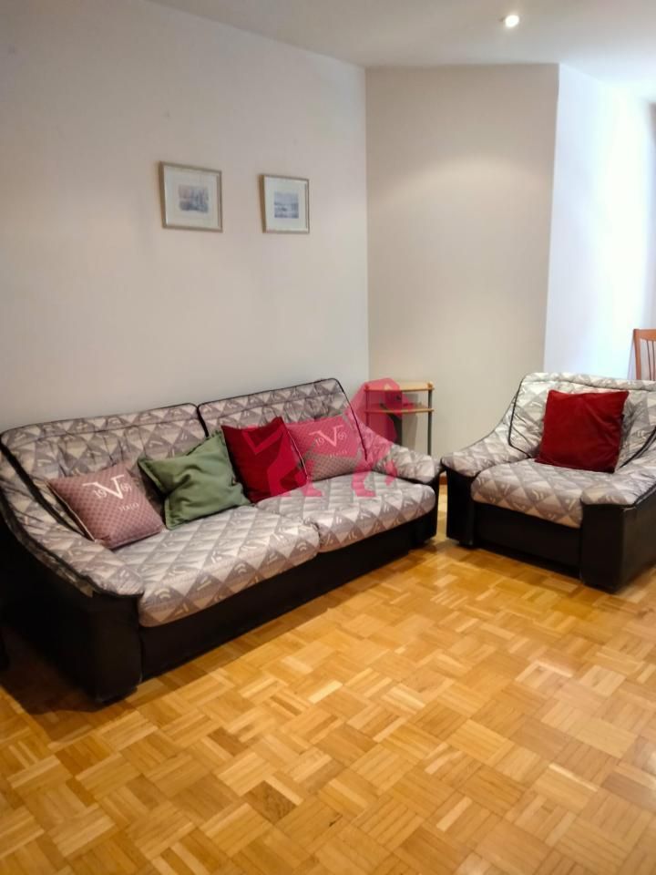 Sala d'estar de Apartament de lloguer en León Capital  amb Calefacció i Parquet