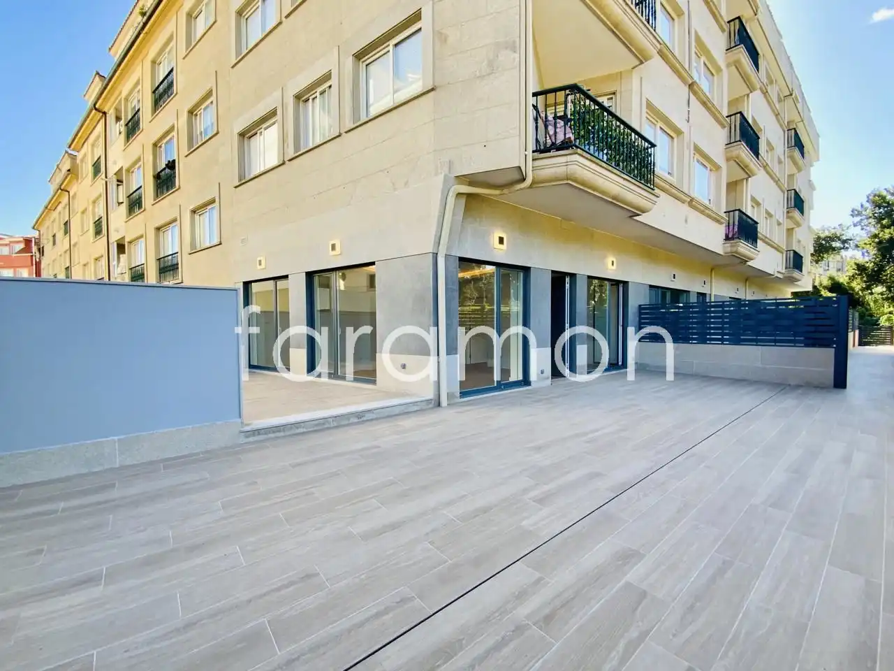 Außenansicht von Wohnung zum Verkauf in Sanxenxo mit Terrasse, Abstellraum und Internet