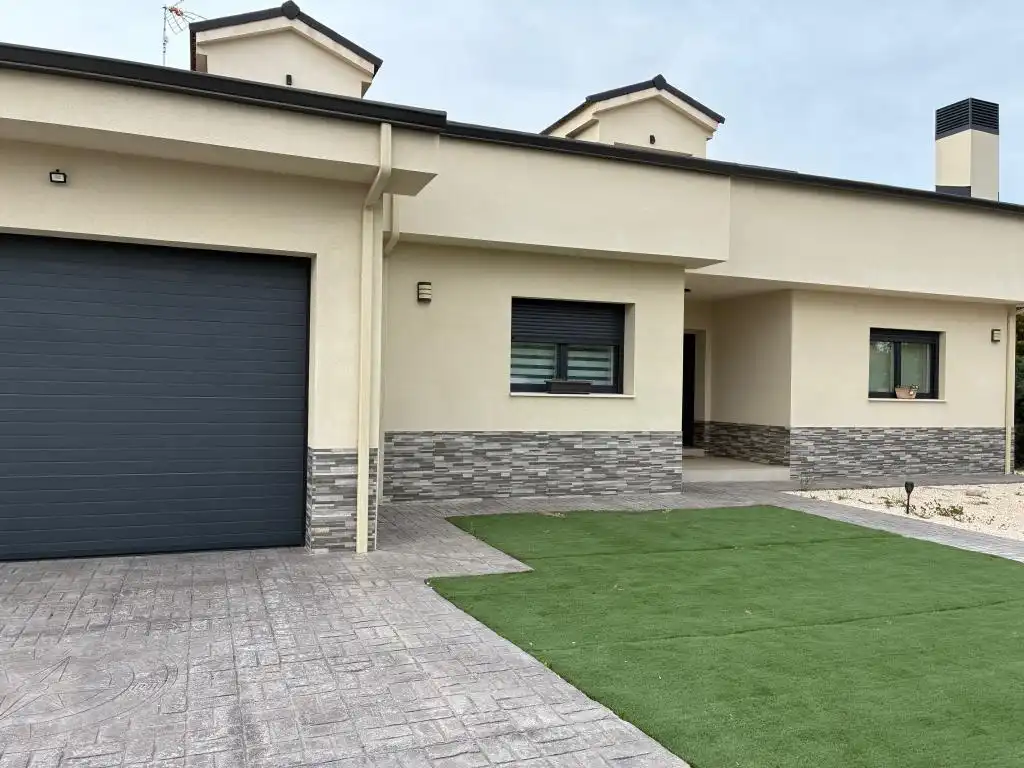 Exterior view of Houses for sale in Nuevo Baztán  with Terrace and Swimming Pool