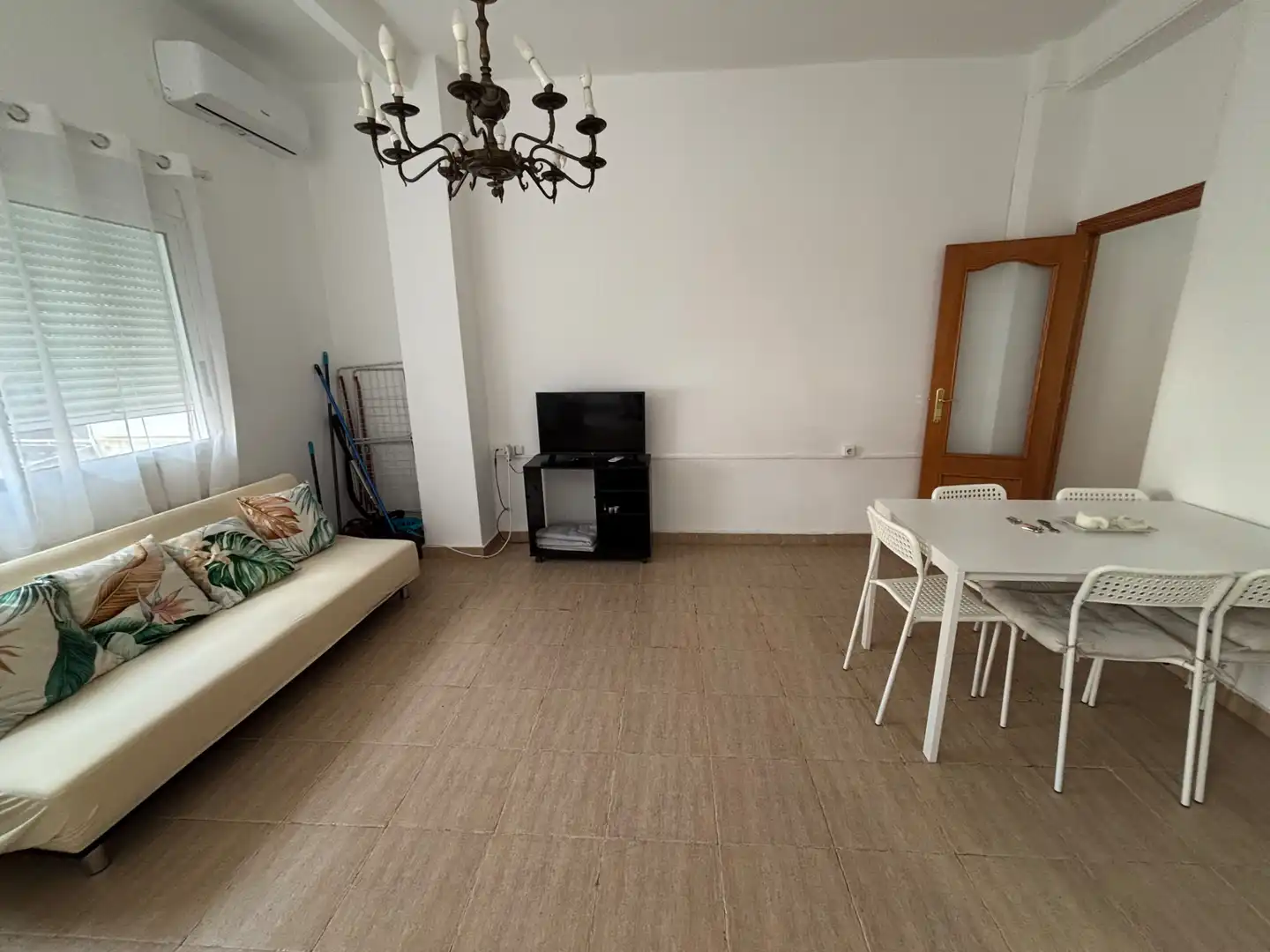 Sala d'estar de Pis de lloguer en Valencia amb Aire condicionat, Moblat i Forn