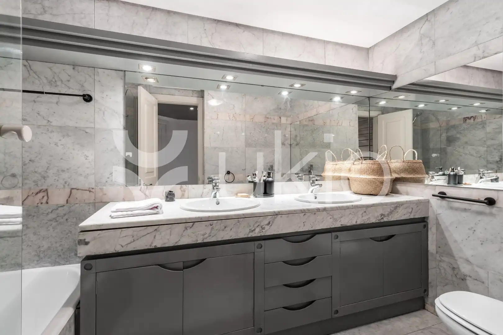 Baño de Apartamento de alquiler en Madrid con Aire acondicionado, Calefacción y Amueblado