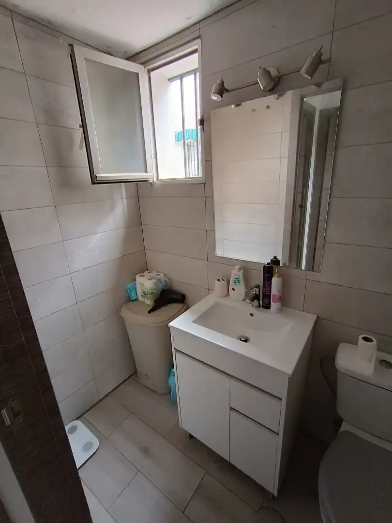 Baño de Casa adosada en venta en Mairena del Aljarafe con Aire acondicionado, Calefacción y Jardín privado