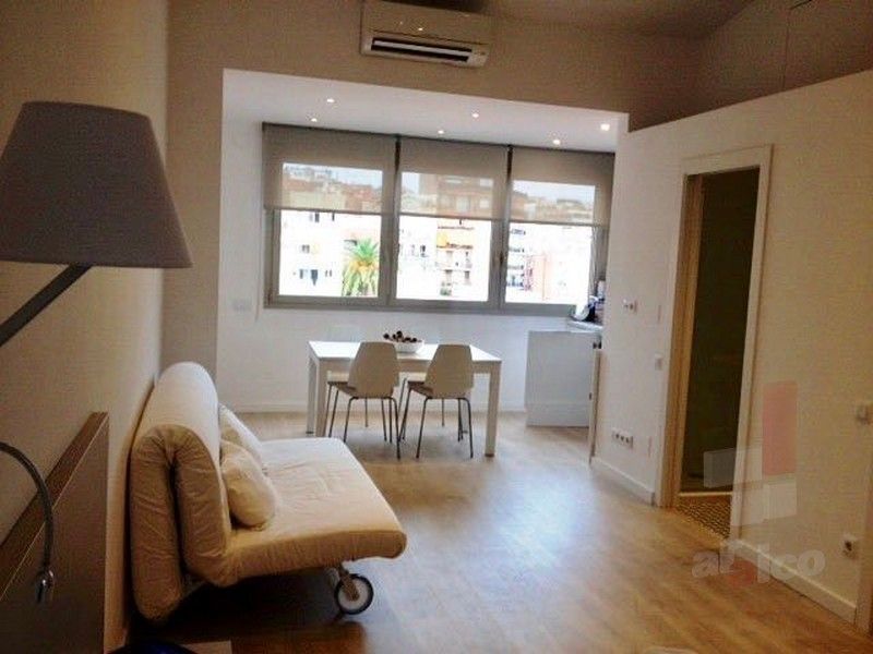 Loft de lloguer a Carrer de Provença, El Camp de l'Arpa del Clot