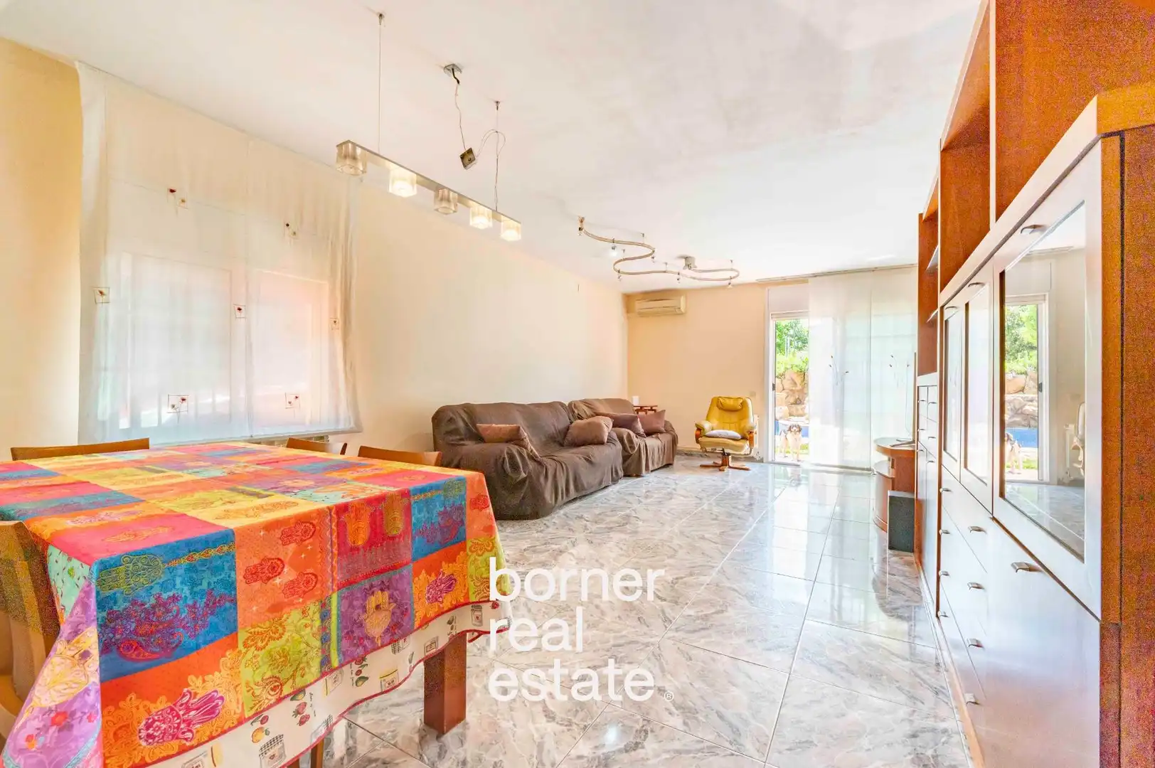 Vista exterior de Casa o xalet en venda en Sant Cugat del Vallès amb Aire condicionat, Calefacció i Jardí privat
