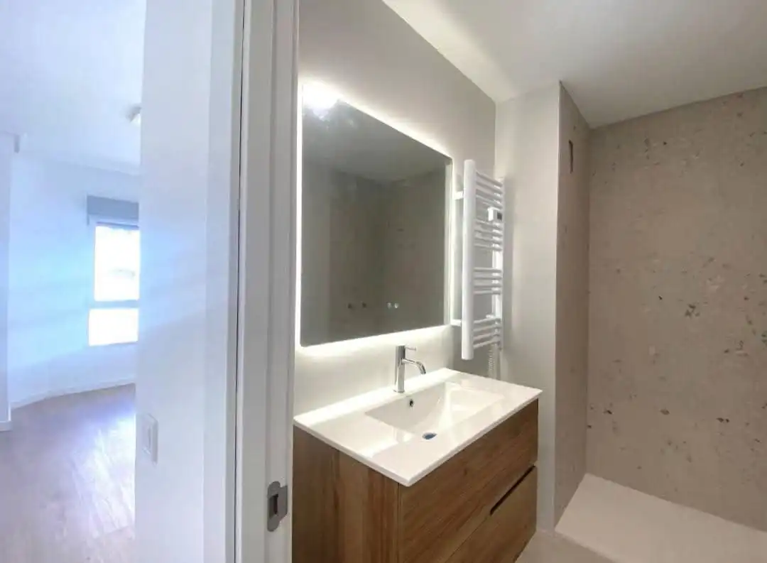 Baño de Piso de alquiler en Valencia con Aire acondicionado, Lavadora y Balcón
