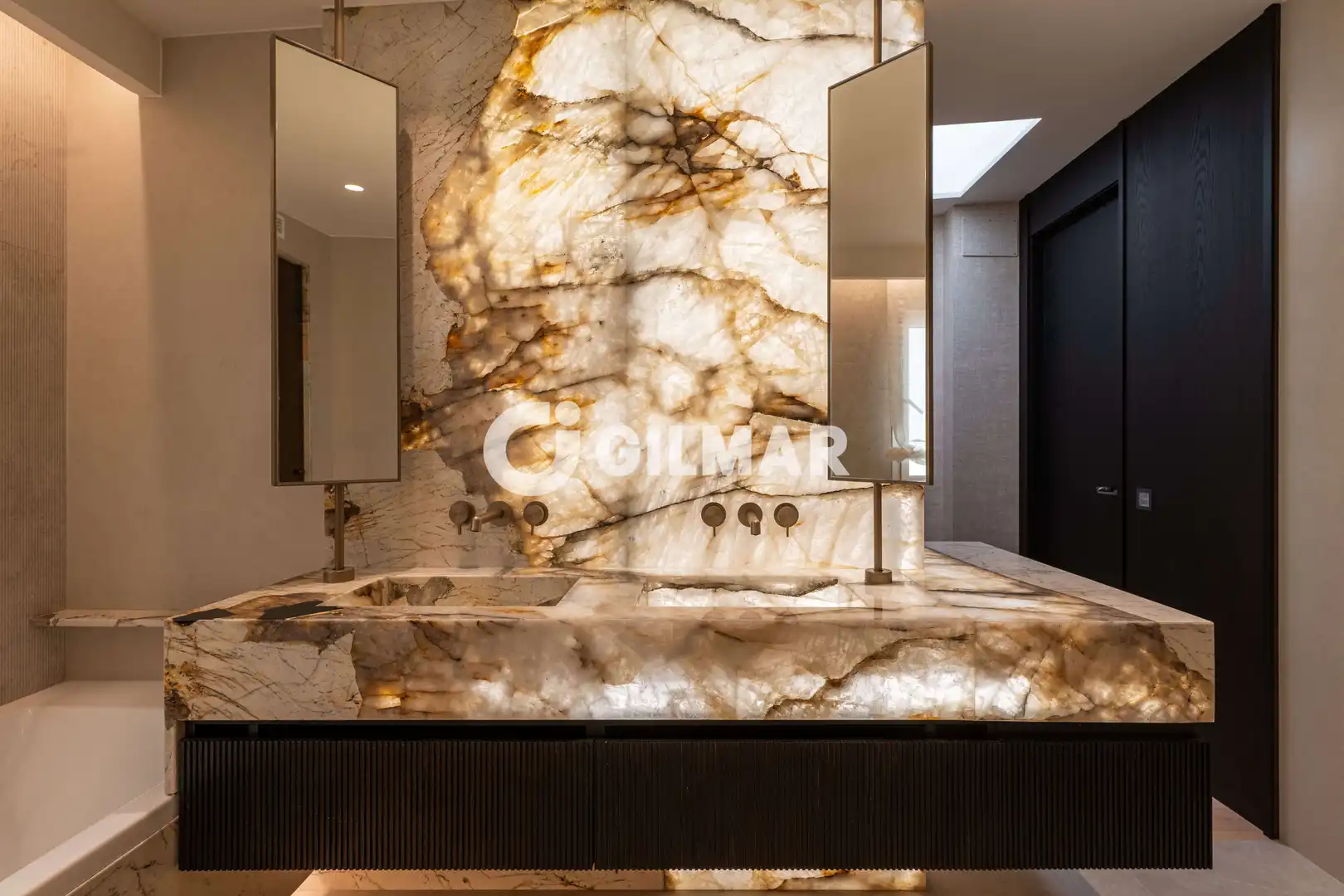 Baño de Dúplex en venta en Madrid con Calefacción y Balcón