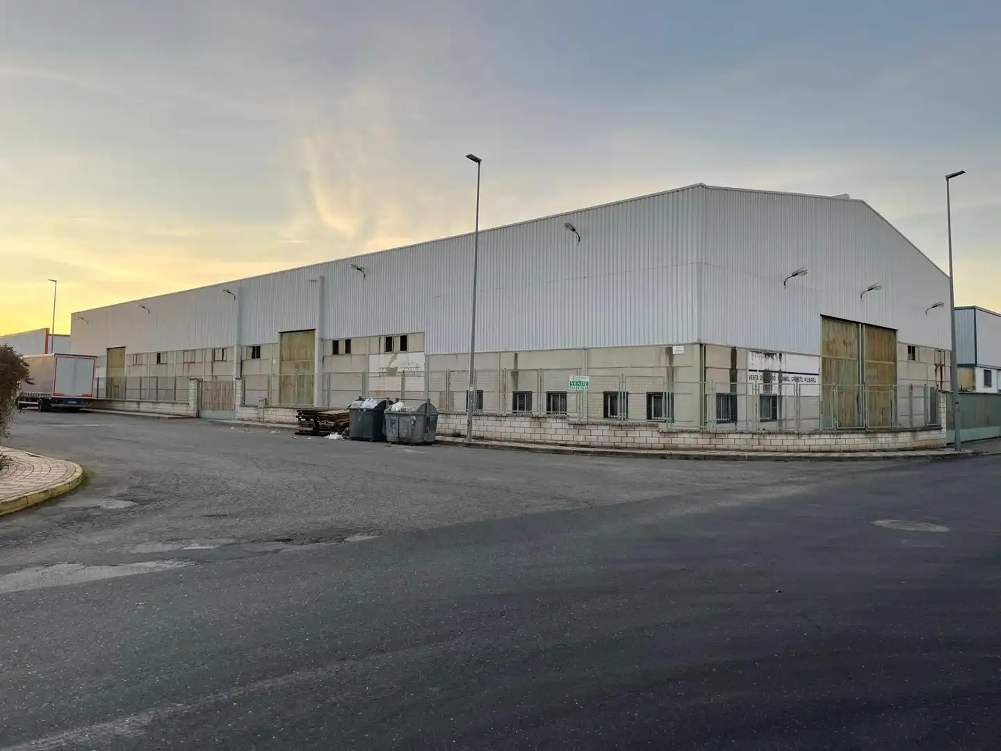 Vista exterior de Nave industrial en venta en La Carolina