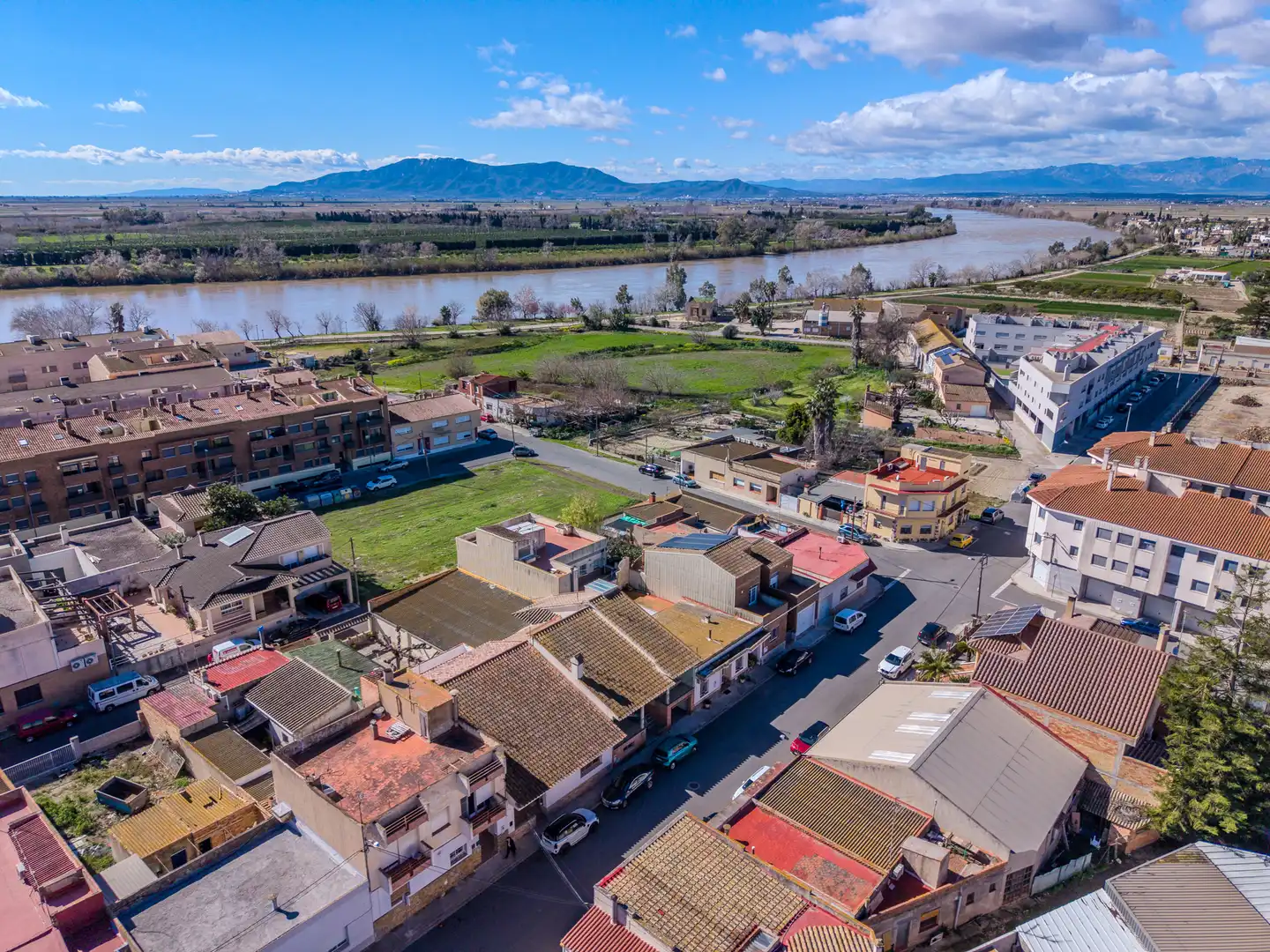 Vista exterior de Casa o chalet en venta en Deltebre con Calefacción, Terraza y Trastero