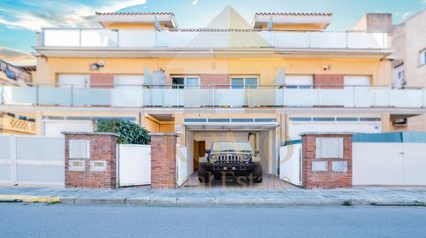 Foto 2 de Casa adosada en venda a Carrer Sis, Santa Perpètua de Mogoda, Barcelona