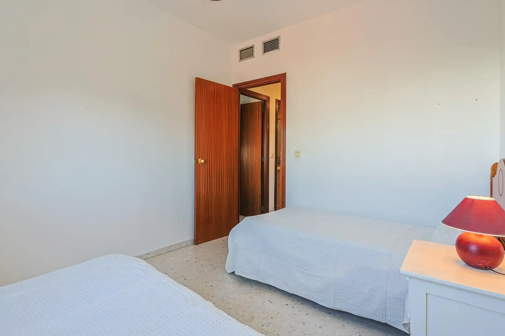 Bedroom of Flat for sale in Sevilla  with Air Conditioner and Furnished
