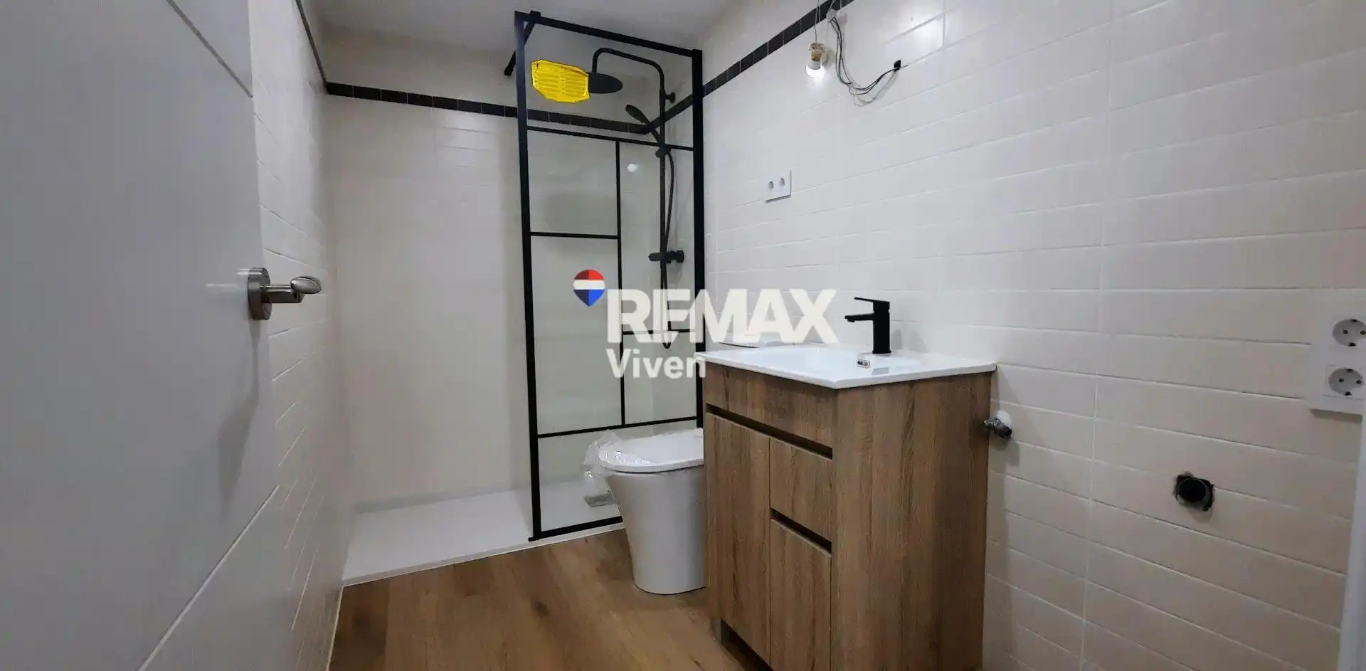 Baño de Planta baja en venta en Vilanova i la Geltrú con Aire acondicionado, Calefacción y Parquet