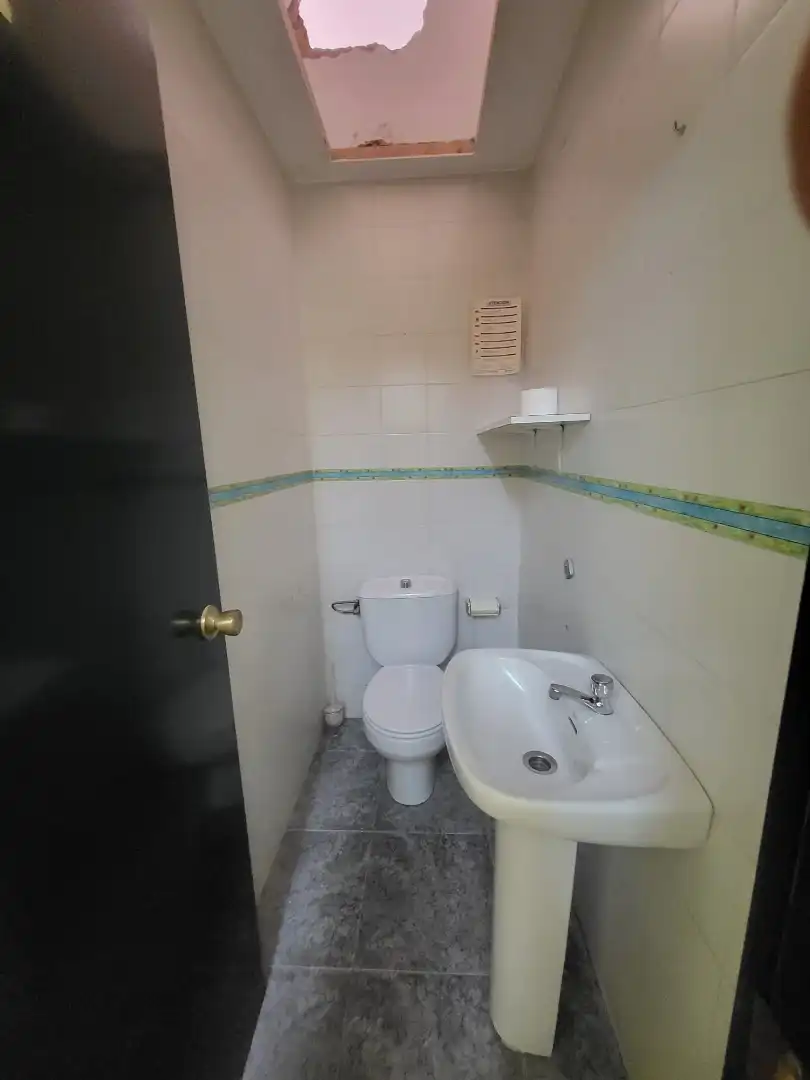 Bany de Local de lloguer en Badajoz amb Aire condicionat