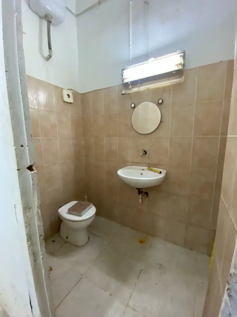 Bany de Local en venda en Santa Coloma de Gramenet