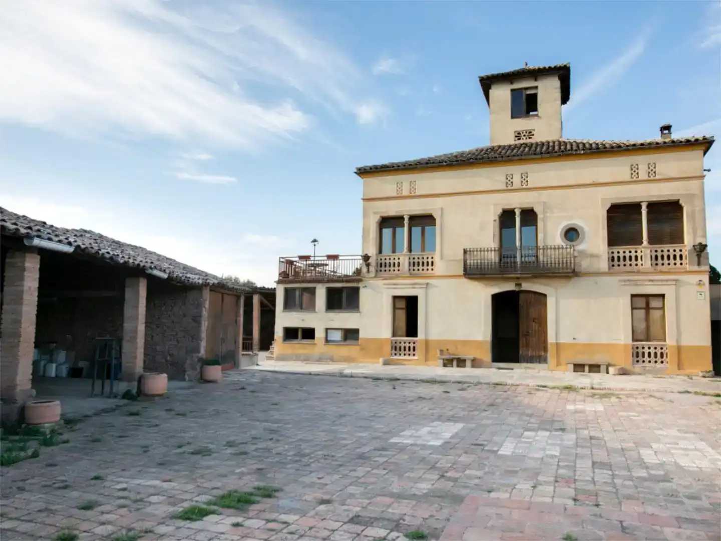 Vista exterior de Finca rústica en venda en Manresa amb Piscina i Balcó