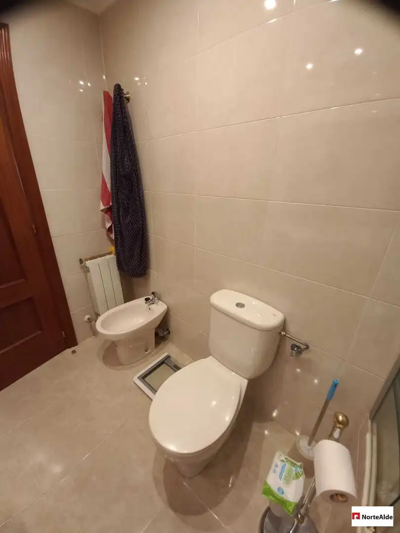 Baño de Piso en venta en Barakaldo  con Calefacción, Trastero y Balcón