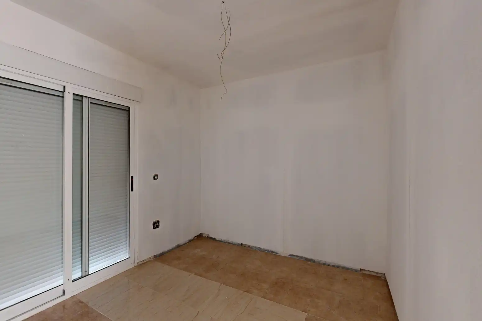 Wohnung zum Verkauf in Cartagena mit Privatgarten, Terrasse und Abstellraum