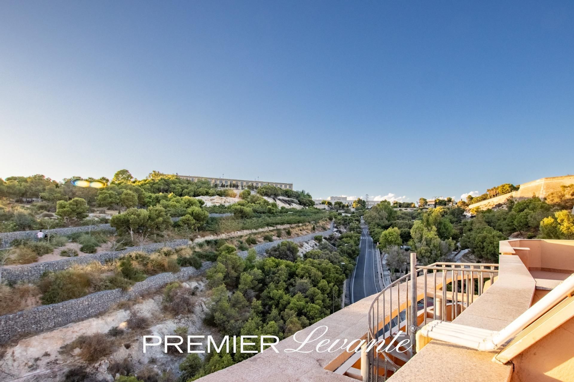 Vista exterior de Ático en venta en Alicante / Alacant con Aire acondicionado, Calefacción y Terraza