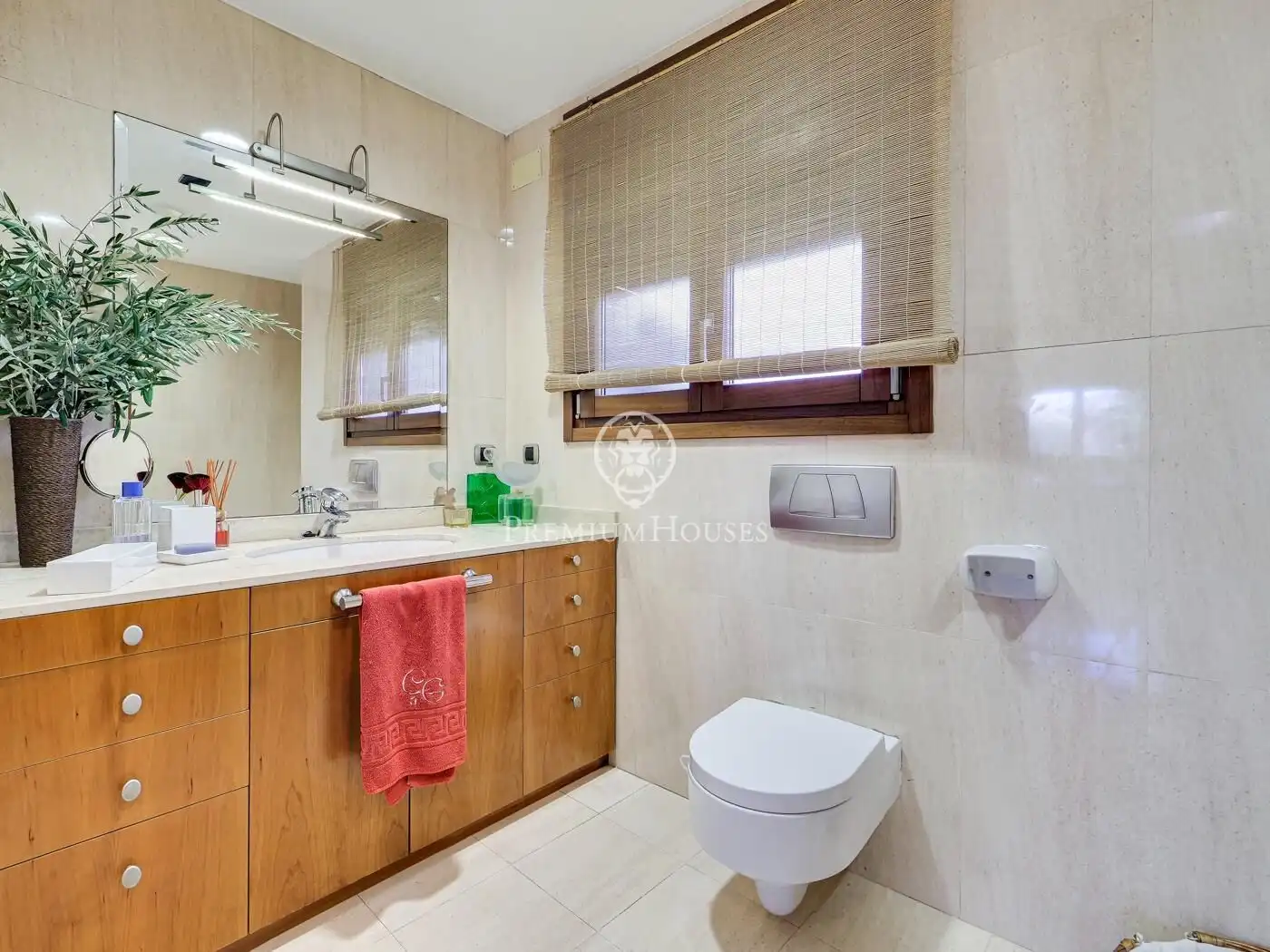 Bathroom of Houses for sale in Olesa de Montserrat  with Air Conditioner, Private garden and Terrace