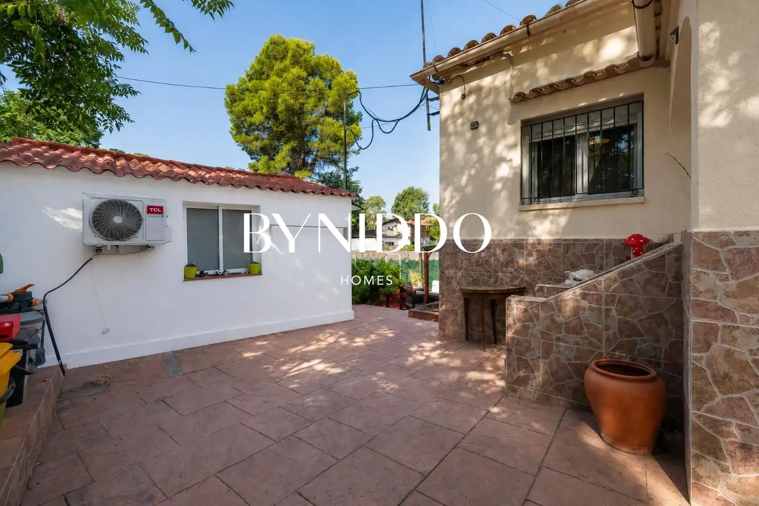 Vista exterior de Casa o xalet en venda en Sant Cugat del Vallès amb Aire condicionat, Calefacció i Jardí privat