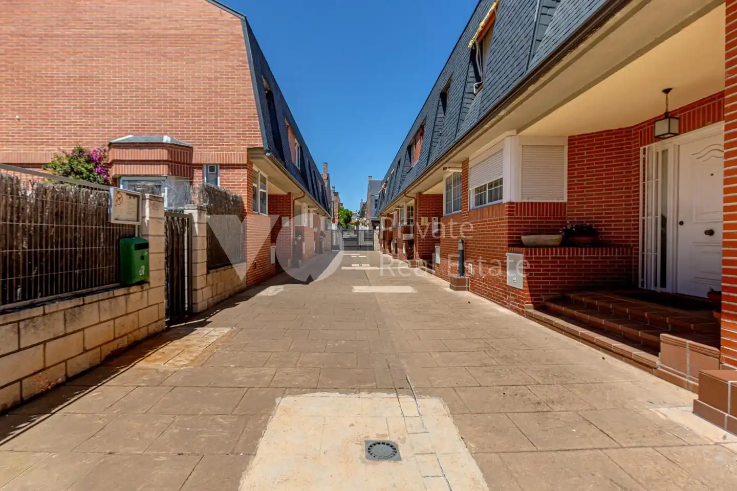 Vista exterior de Casa adosada en venta en Las Rozas de Madrid con Aire acondicionado, Calefacción y Jardín privado