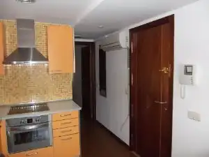 Cuina de Pis de lloguer en Madrid amb Aire condicionat, Calefacció i Traster