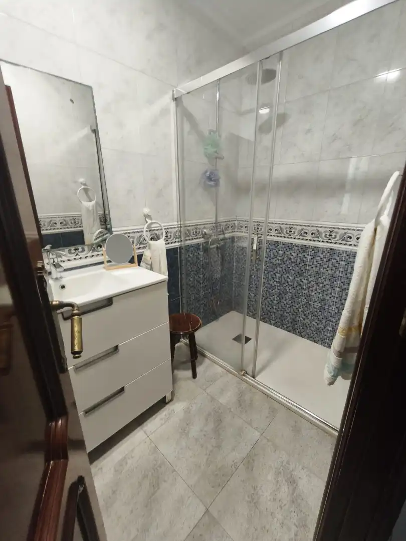Badezimmer von Wohnung zum Verkauf in Huelva mit Klimaanlage