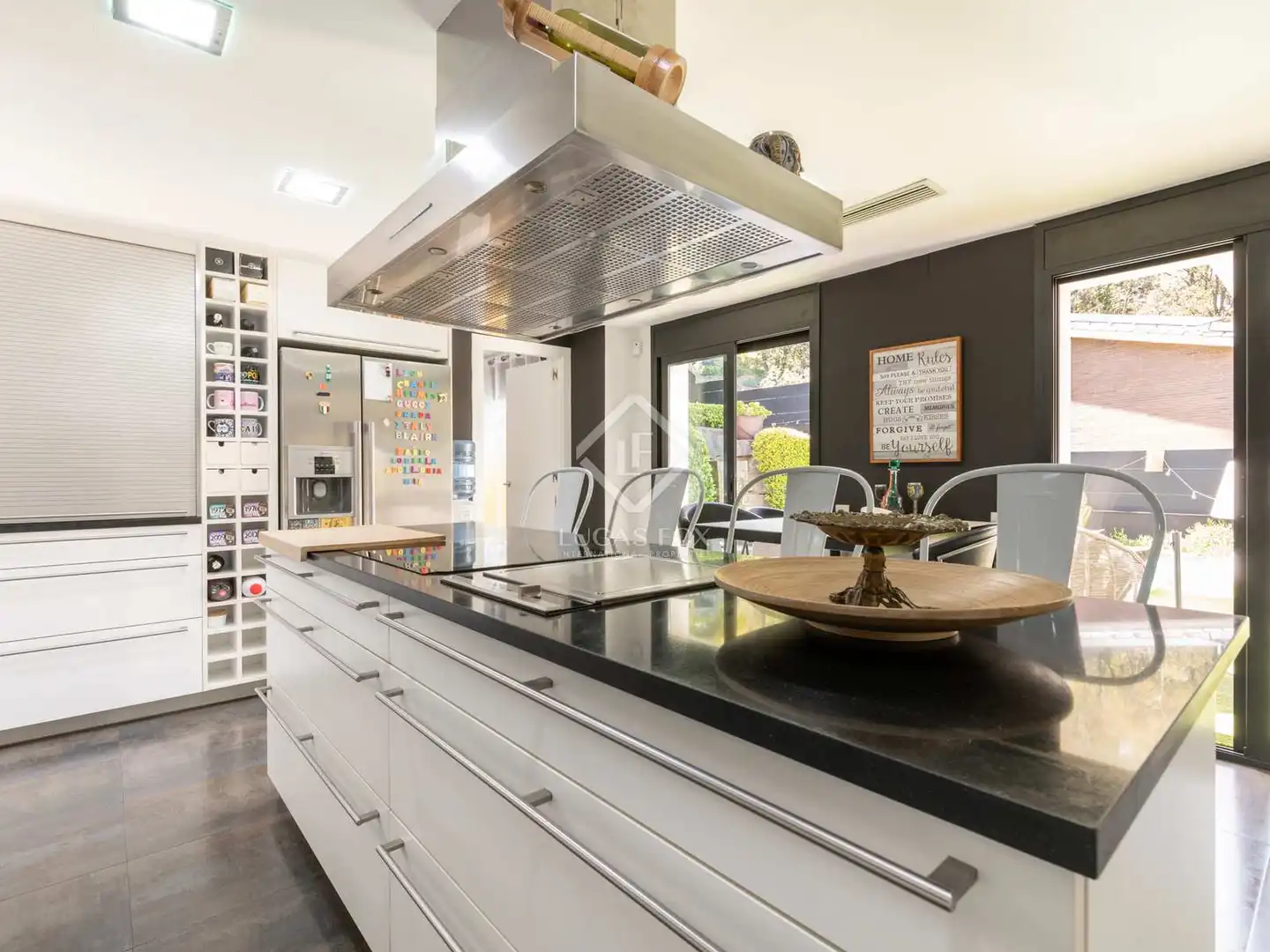 Cocina de Casa o chalet en venta en Sant Cugat del Vallès con Aire acondicionado, Calefacción y Jardín privado