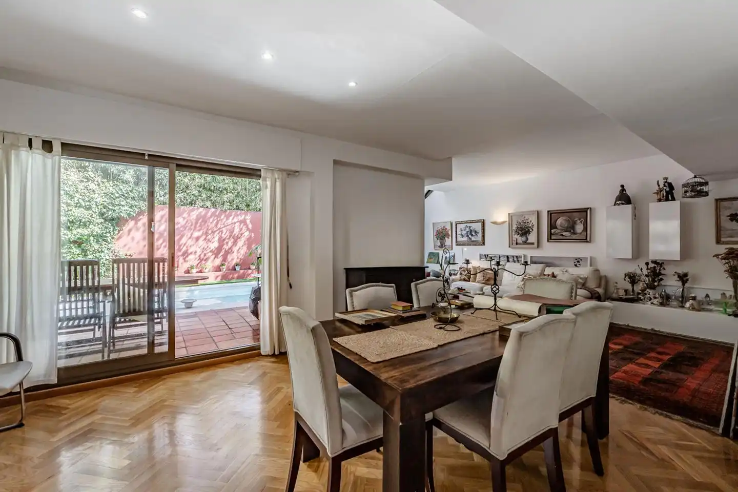 Comedor de Casa adosada en venta en Madrid con Calefacción, Jardín privado y Piscina