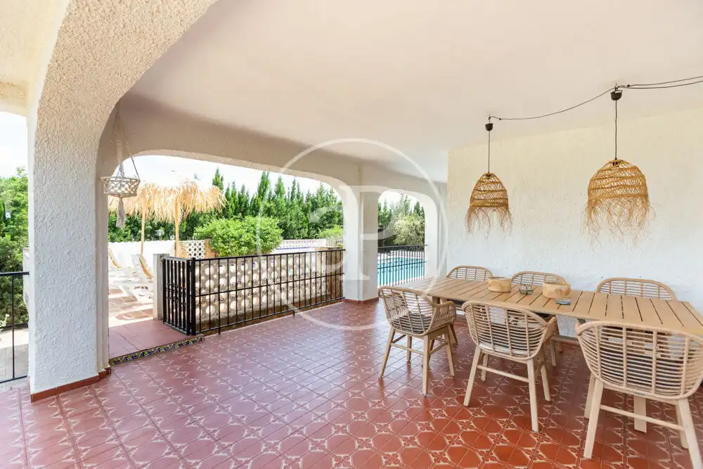 Terrassa de Casa o xalet en venda en La Pobla de Vallbona amb Aire condicionat, Calefacció i Jardí privat