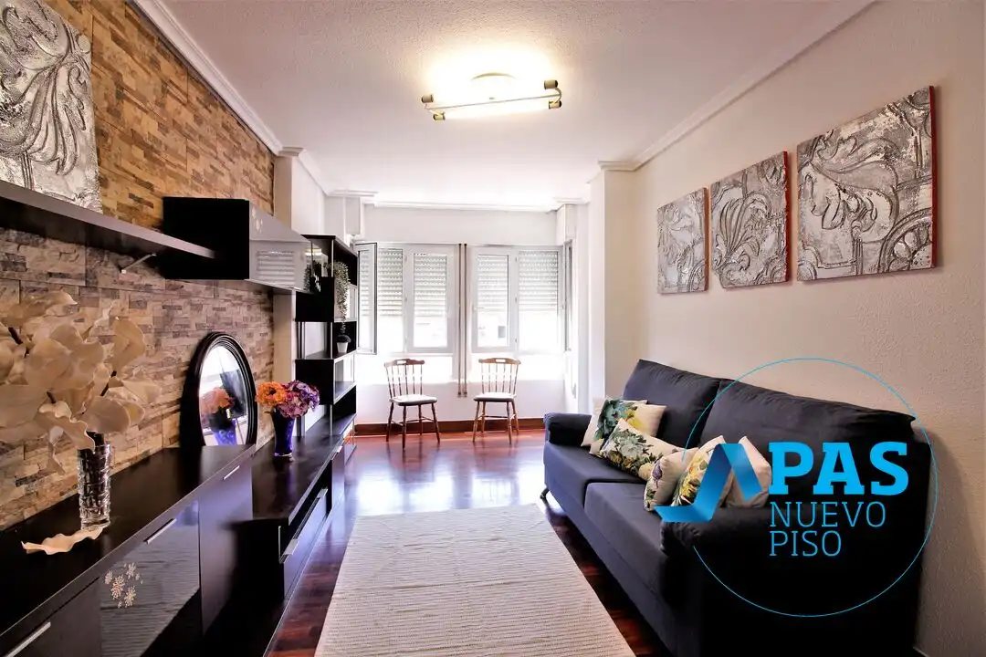 Sala de estar de Piso en venta en Camargo con Terraza, Trastero y Amueblado