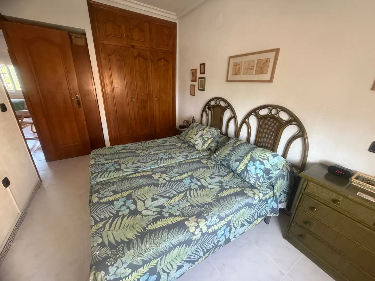 Dormitori de Apartament en venda en Torrevieja amb Jardí privat, Terrassa i Moblat