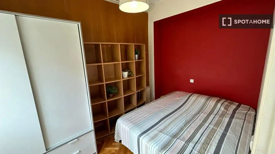Dormitori de Pis per a compartir en Barcelona amb Aire condicionat, Calefacció i Moblat