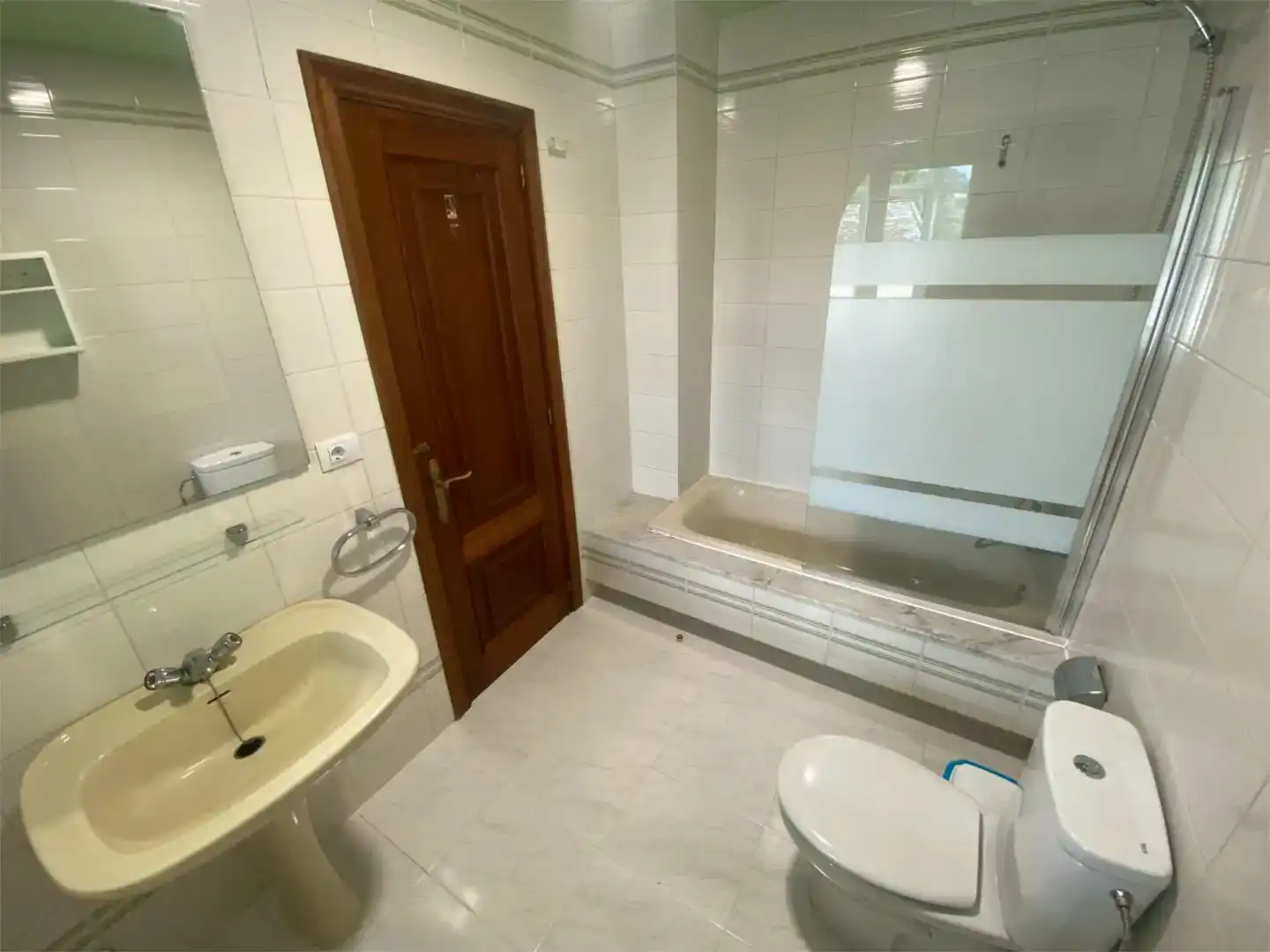 Badezimmer von Wohnung zur Miete in Mondoñedo mit Balkon
