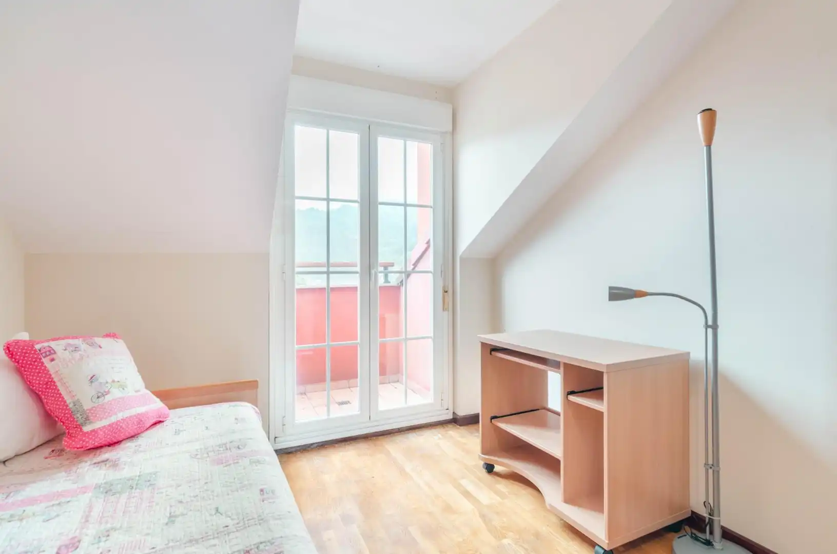 Habitación de Piso en venta en Mieres (Asturias) con Calefacción, Amueblado y Balcón
