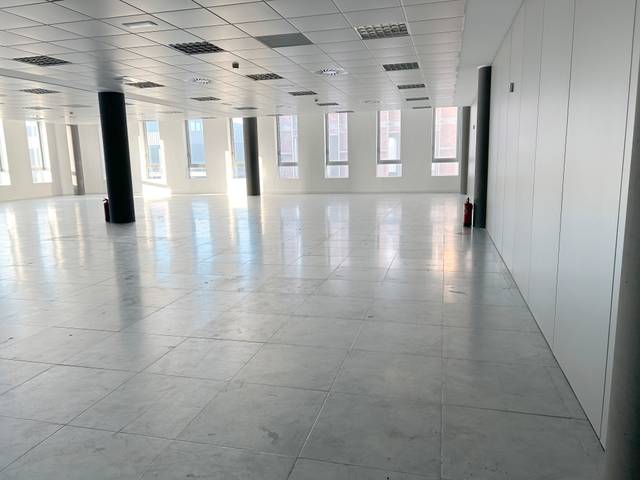 Oficina en Venta en Calle Osca en Garrapinillos