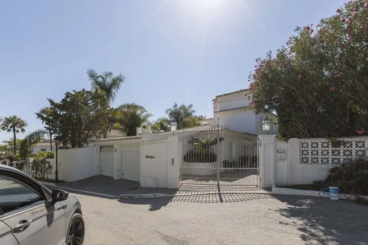 Vista exterior de Casa o xalet en venda en Mijas amb Terrassa i Piscina comunitària
