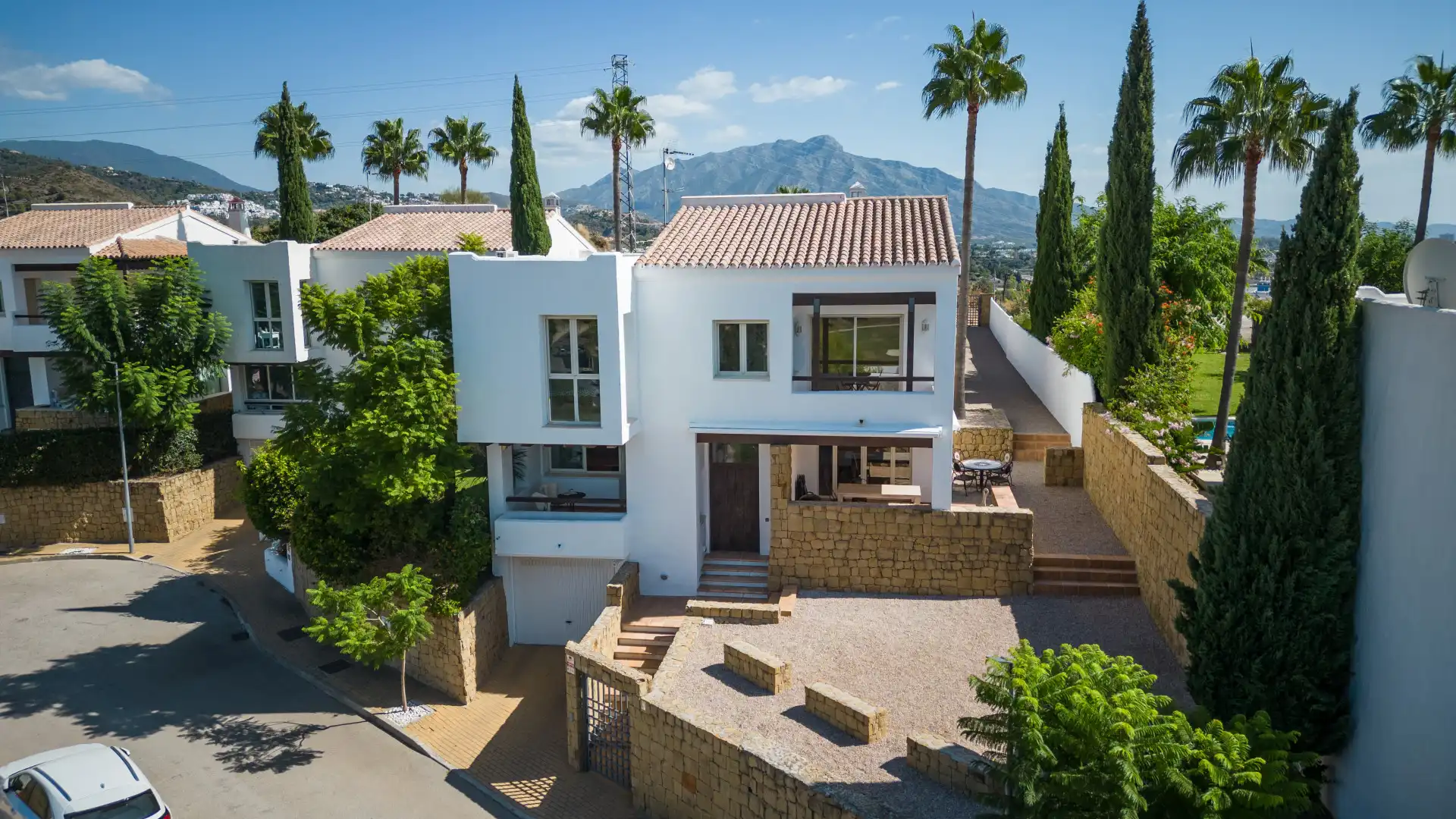 House with pool for sale in Marbella Centro
