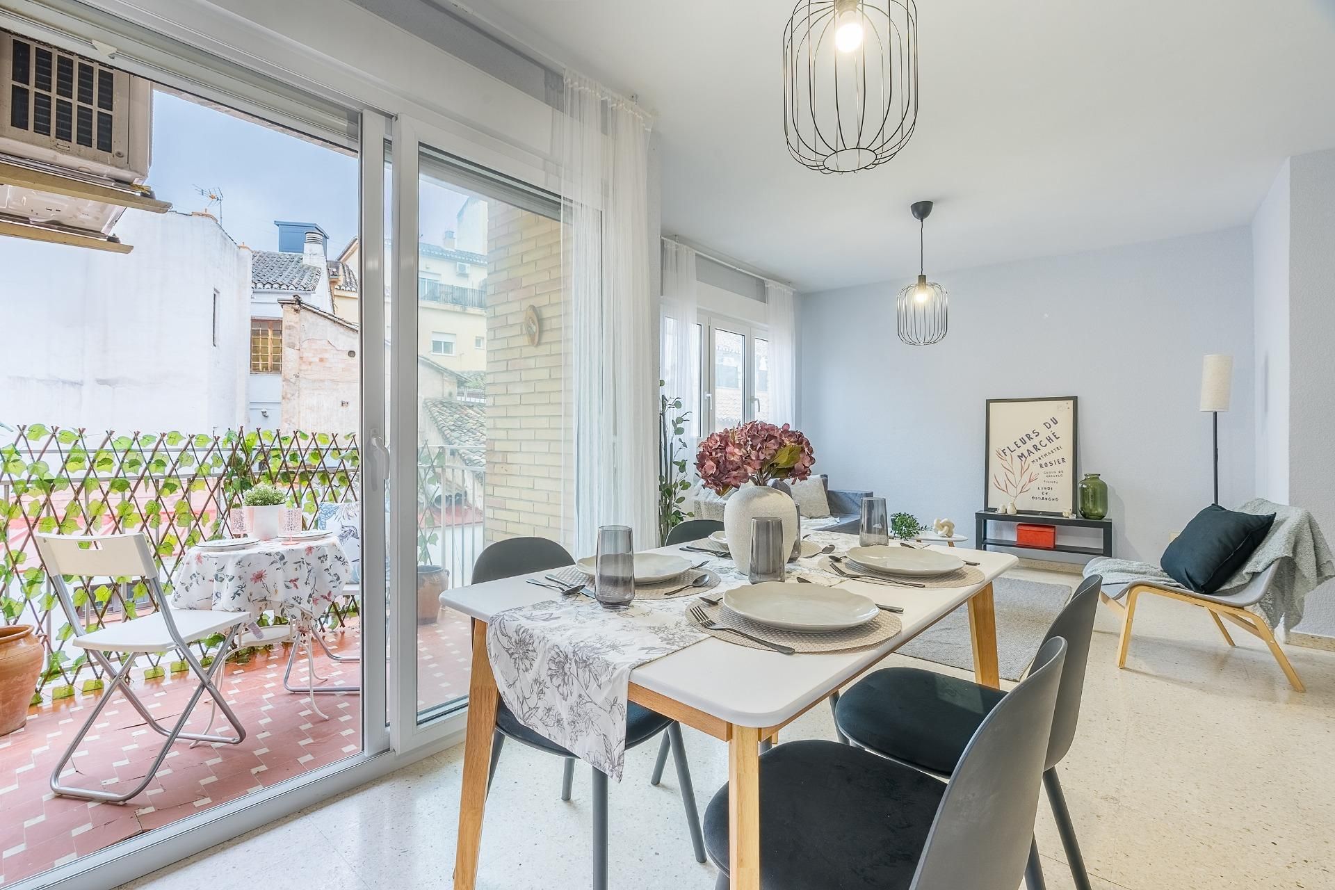 Dining room of Flat for sale in  Granada Capital
