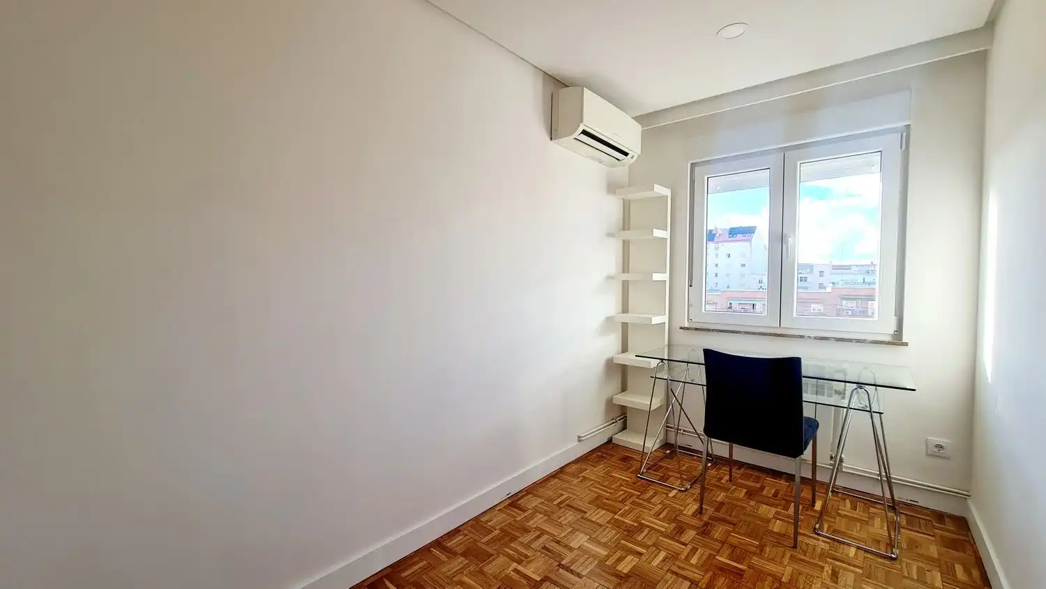 Schlafzimmer von Wohnung zur Miete in Madrid mit Klimaanlage