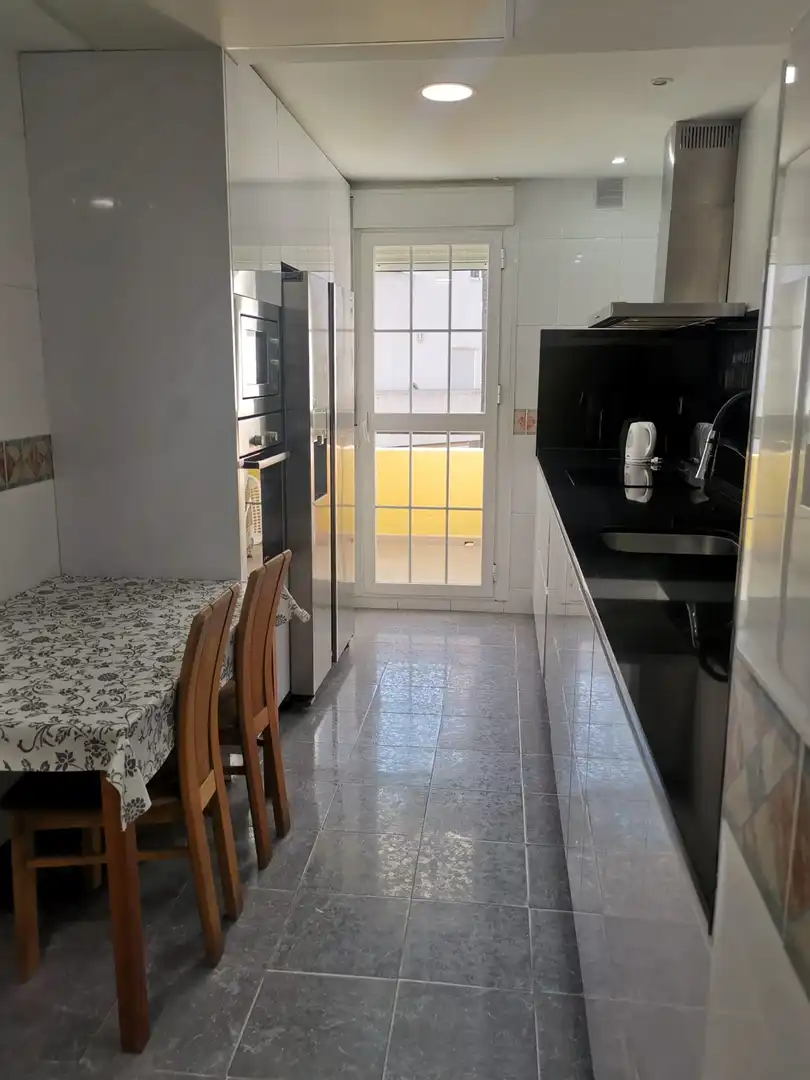 Cocina de Piso de alquiler en Marbella con Aire acondicionado, Terraza y Amueblado