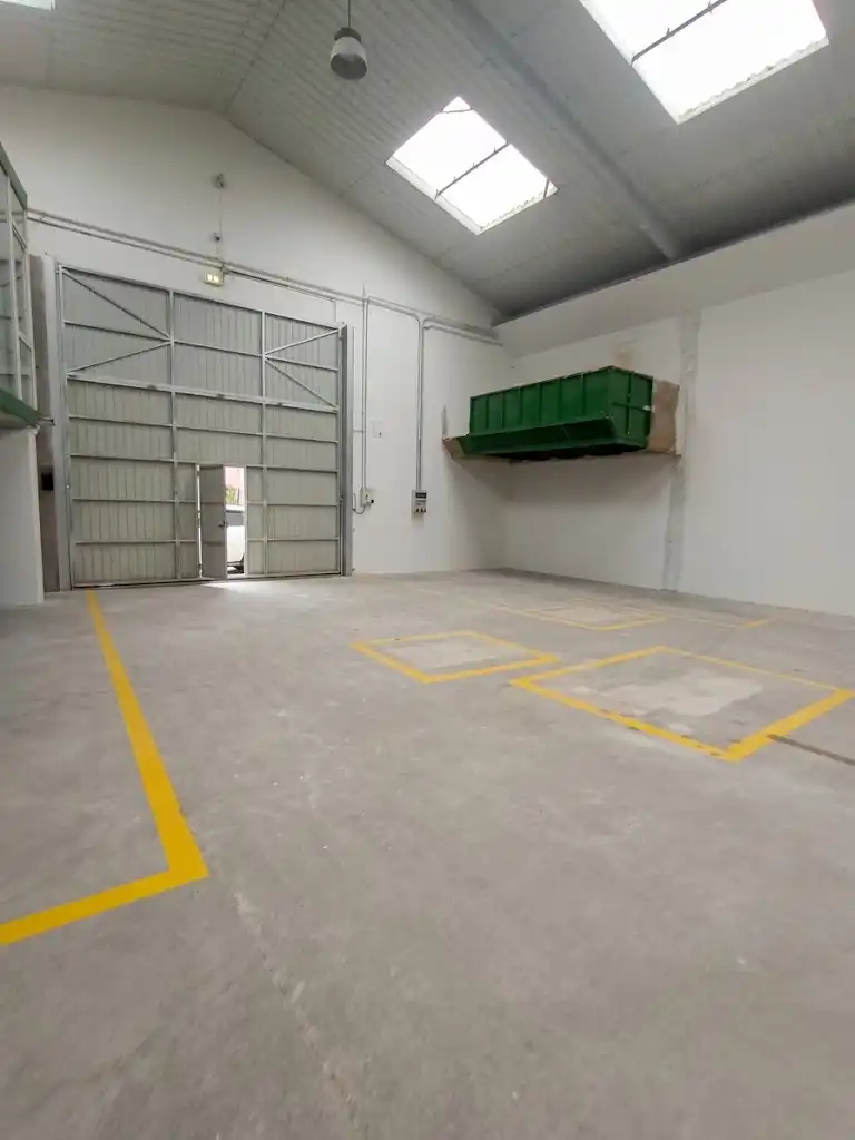 Fabrikhallen zur Miete in Polígono Roces Industrial, Porceyo