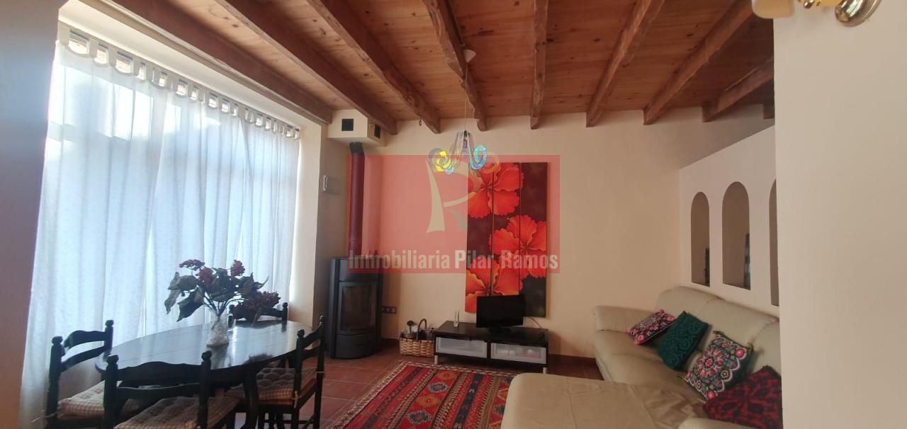 Living room of House or chalet for sale in Villamanín  with Heating, Private garden and Parquet flooring