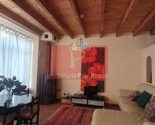 Sala d'estar de Casa o xalet en venda en Villamanín amb Calefacció, Jardí privat i Parquet