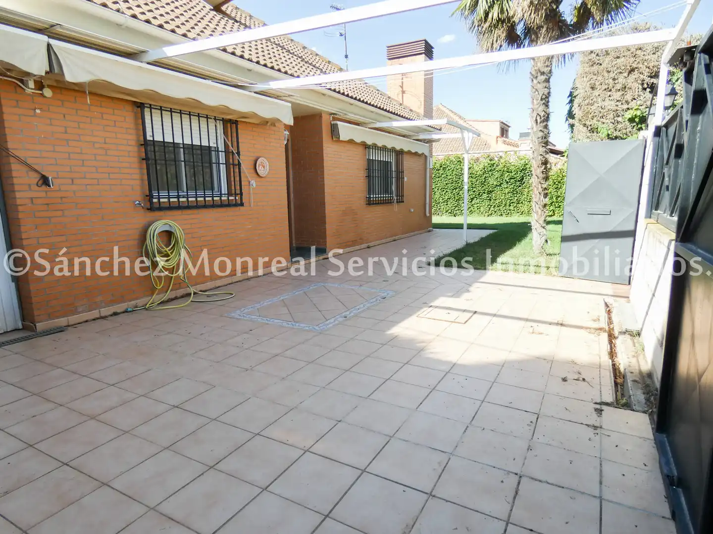 Casa adosada en venta en Avenida de la Cruz Roja, Alcázar de San Juan